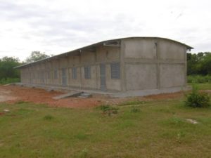 Schulgebäude vorne
