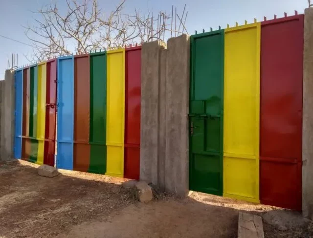 Koudougou-Tor-Berufsschulgelaende-2-e1739189108630