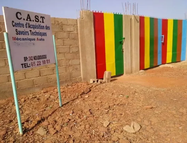 Koudougou-Tor-Berufsschulgelaende-e1739189143228