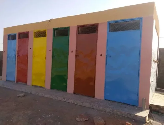 Koudougou-Tueren_Latrinen-e1739189210936