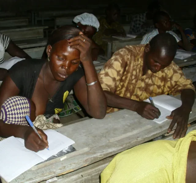 Yalegtenga-Abendschule-001