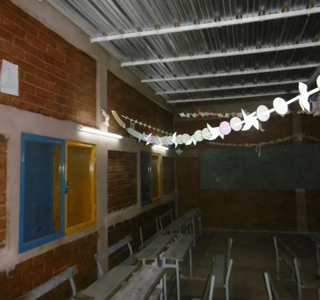 dapoya-Klassenzimmer-beleuchtet