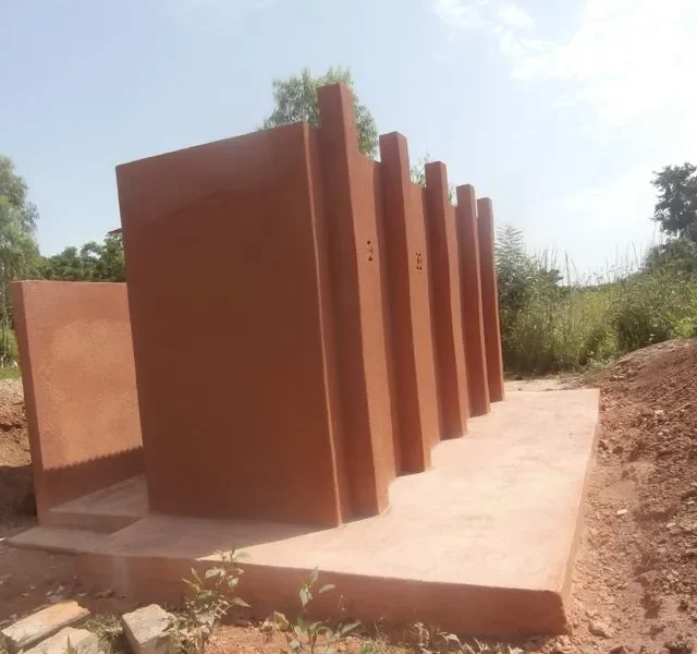 dapoya-Latrine_außen