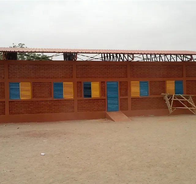 dapoya-Schulgebaeude-fertig