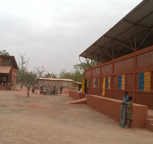 dapoya-Schulgelaende