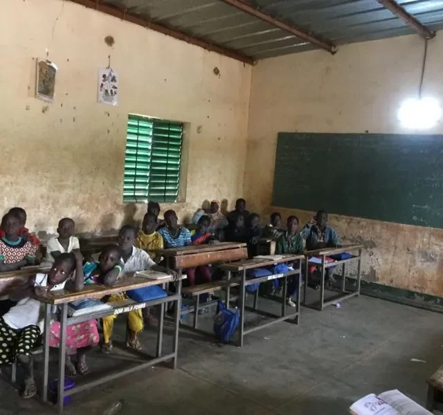 guibtenga-Lampe-Klassenzi